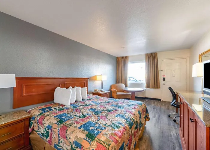 Lodge Econo North I-17